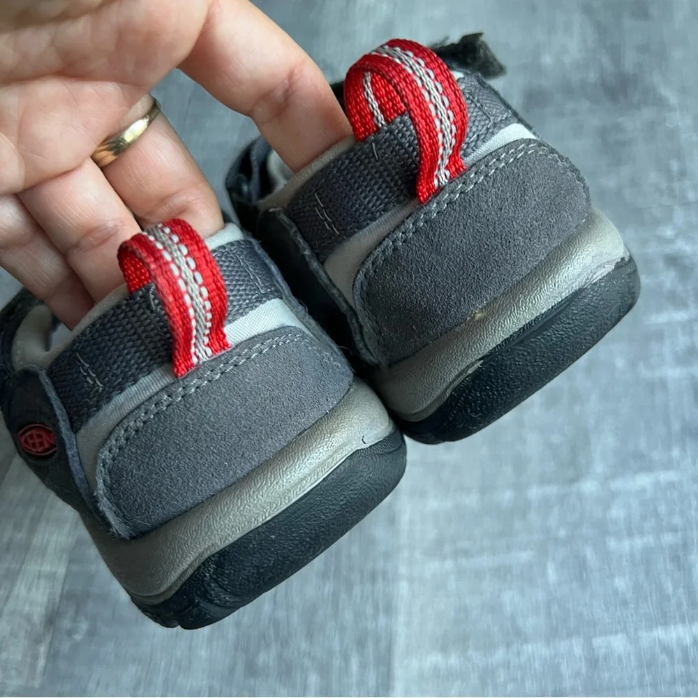 KEEN Kids Sandals Size 2 Gray Red Outdoor Water Shoes Boys Girls